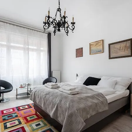 Szentkiralyi Apartman 1 Apartamento *