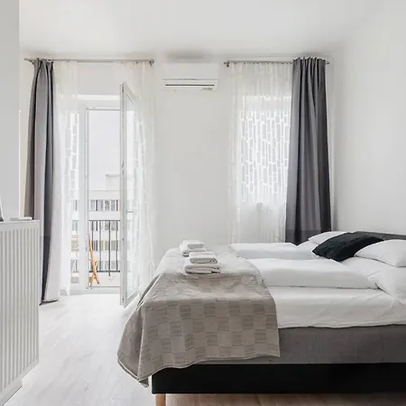 Szentkiralyi Apartman 1 דירה
