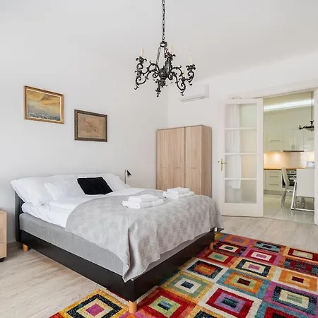Szentkiralyi Apartman 1 דירה *