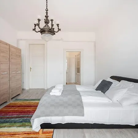 Szentkiralyi Apartman 1 דירה *