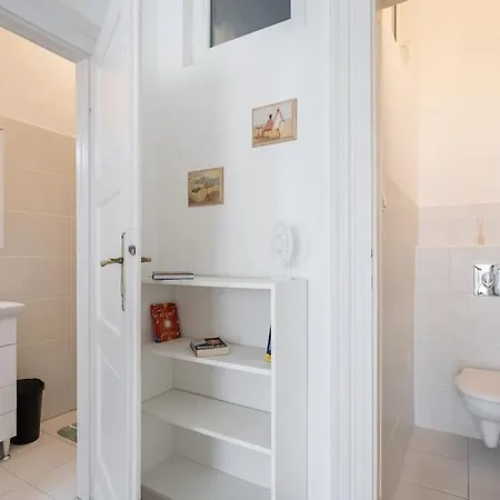 Szentkiralyi Apartman 1 דירה *
