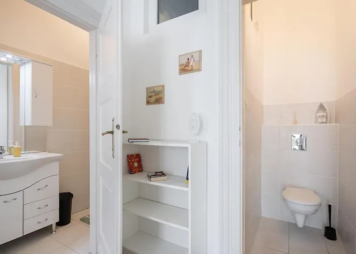Szentkiralyi Apartman 1 דירה *